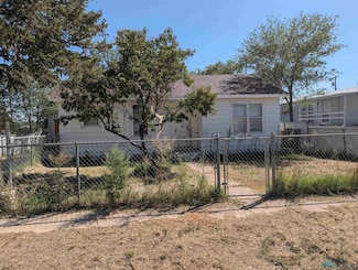 832 E Canadian St, Portales, NM 88130