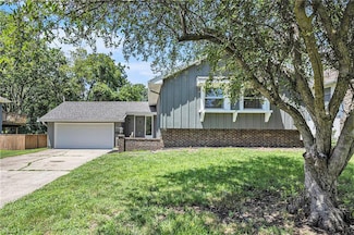 6704 Lakeshore Dr, Raytown, MO 64133