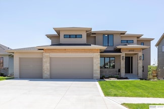 21717 Parkview Dr, Gretna, NE 68028