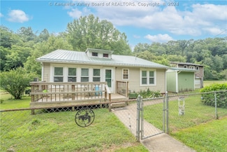 1158 Pine Grove Rd, Pigeon, WV 25164