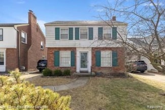 1883 Lochmoor Blvd, Grosse Pointe Woods, MI 48236
