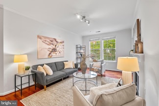 4951 Brenman Park Dr Unit 209, Alexandria, VA 22304
