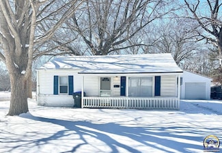 2625 SW Hillcrest Rd, Topeka, KS 66614