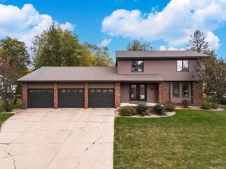 2703 Ridge Rd, Bloomington, IL 61704
