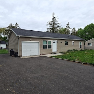 520 Bourdois Ave, Bellport, NY 11713