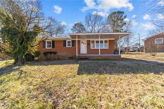 2407 Woodberry Dr, Greensboro, NC 27403
