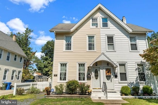 611 Cinnaminson St, Riverton, NJ 08077