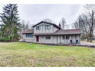 130 Meadow Ln, Peninsula, OH 44264
