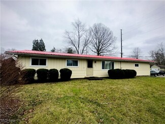 220 Gillmer Rd, Leavittsburg, OH 44430