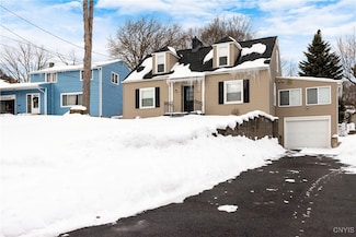 102 Danbury Dr, Syracuse, NY 13219
