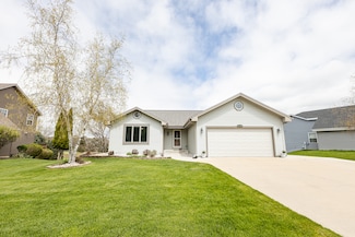 1280 Orchard Cir, Oconomowoc, WI 53066