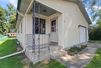 714 E Roland St, Oconomowoc, WI 53066