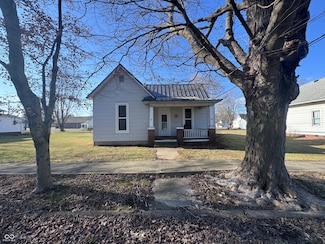 8 N Main St, Roachdale, IN 46172
