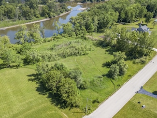 5 Belle Rive Dr, Millington, IL 60537