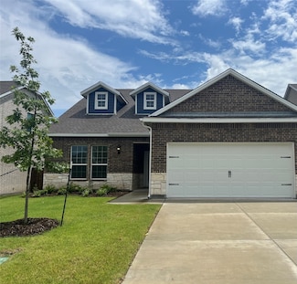 117 Village Ct, Red Oak, TX 75154
