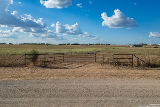 1580 County Road 132, Floresville, TX 78114