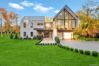 28 Watch Way, Huntington, NY 11743