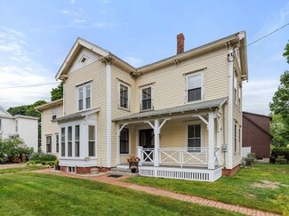 21 Whittier St, Amesbury, MA 01913