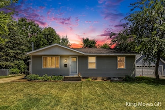 156 Gaylord Dr, Rockford, MI 49341