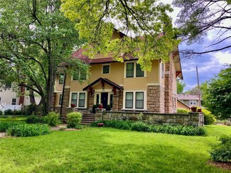7300 Summit St, Kansas City, MO 64114