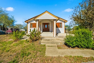 406 N Rancho Rd, Nixon, TX 78140