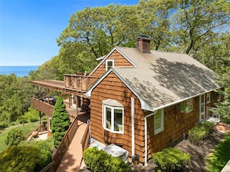 3 Summit Dr, Calverton, NY 11933
