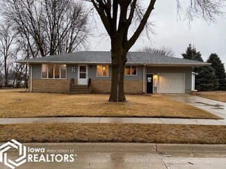 202 E 6th St, Kanawha, IA 50447