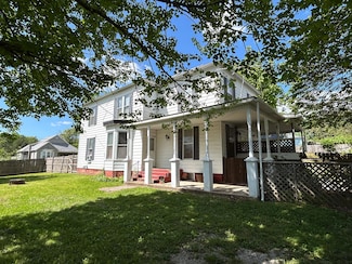 502 N Center St, Willow Springs, MO 65793