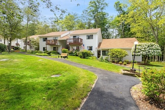 84 Molly Pitcher Ln Unit H, Yorktown Heights, NY 10598