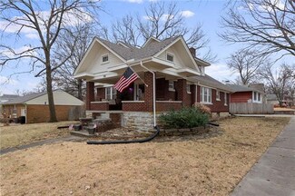 901 7th St, Baldwin City, KS 66006