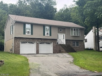 50 Monhegan Ave, Oakland, NJ 07436