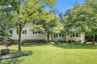 2067 Skyhawk Ln, Acworth, GA 30102
