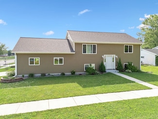 415 Midway Dr, Reedsburg, WI 53959