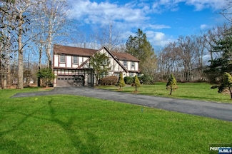 619 Osio Ln, Franklin Lakes, NJ 07417