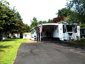81 Acorn Dr, Taunton, MA 02780