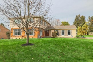 7636 Lake Water Dr, Montgomery, OH 45242