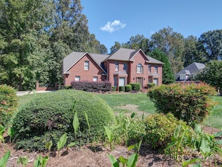 907 Weymouth Dr, Gastonia, NC 28056