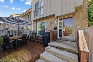 704 Oak Brook Ridge Dr, Rochester Hills, MI 48307