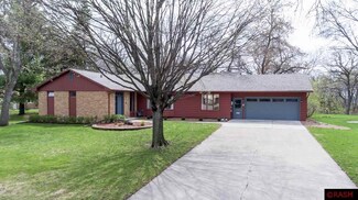 2013 Roe Crest Dr, North Mankato, MN 56003
