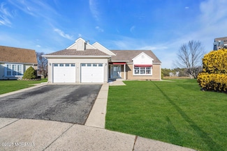 7 Alton Ct, Toms River, NJ 08757