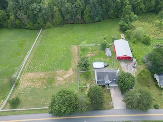 2011 Adamsville Rd, Shinnston, WV 26431