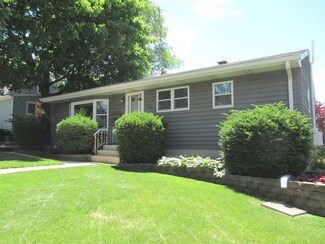 320 E Stimmel St, West Chicago, IL 60185