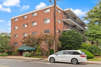 995 Massachusetts Ave Unit 301, Arlington, MA 02476