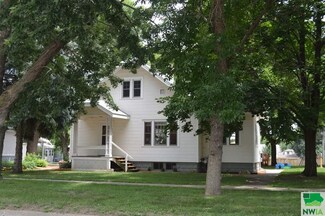 513 Albany Ave NE, Orange City, IA 51041