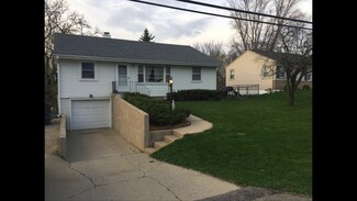 408 W Broadway St, McHenry, IL 60050