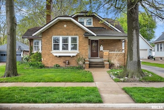 305 N 3rd Ave, Morton, IL 61550