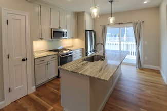 5 Juniper Ln, Portsmouth, NH 03801