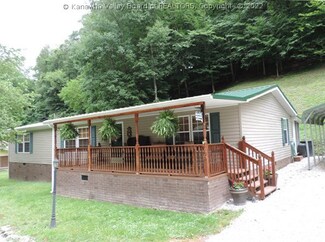 446 3rd Ave W, Madison, WV 25130