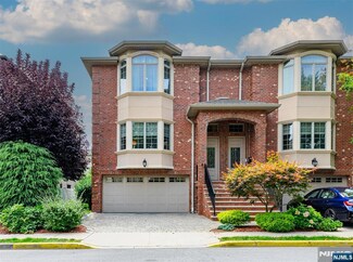 266 Wayne Ave, Cliffside Park, NJ 07010