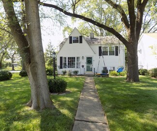 0S558 East St, Winfield, IL 60190